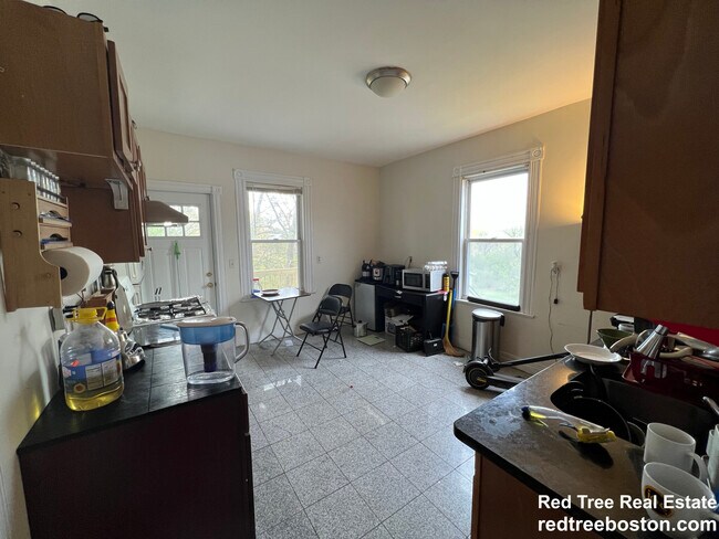 190 Highland St unit 2, Roxbury, MA 02119 - photo 2