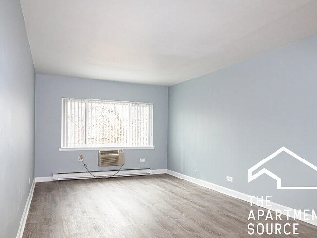 3825 N Pine Grove Ave unit 202, Chicago, IL 60613 - photo 4