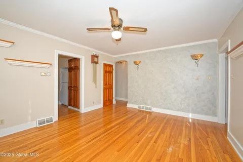 2550 Troy-Schenectady Rd unit Left, Niskayuna, NY 12309 - photo 4