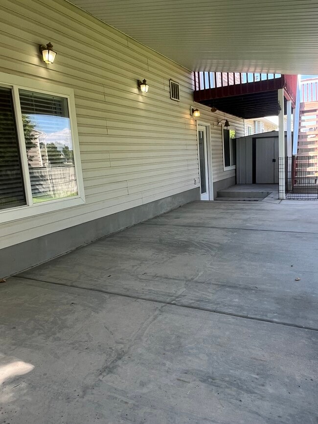 7898 N Sparrowhawk Cir, Eagle Mountain, UT 84005 - photo 3