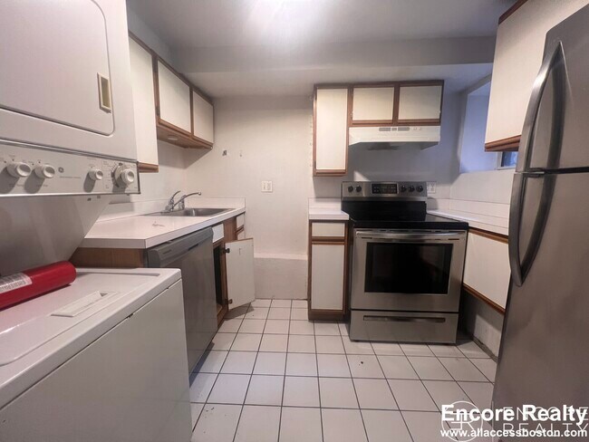 24 St Cyprians Place unit 1R, Boston, MA 02120 - photo 4