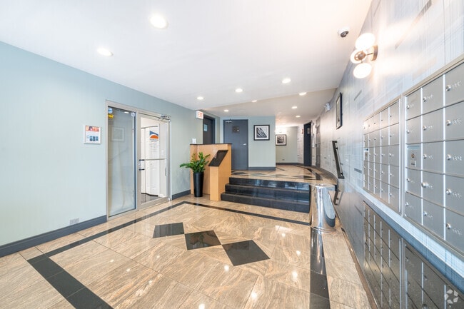 Sheridan Lake - 6401 N Sheridan Rd, Chicago, IL 60626 - photo 5