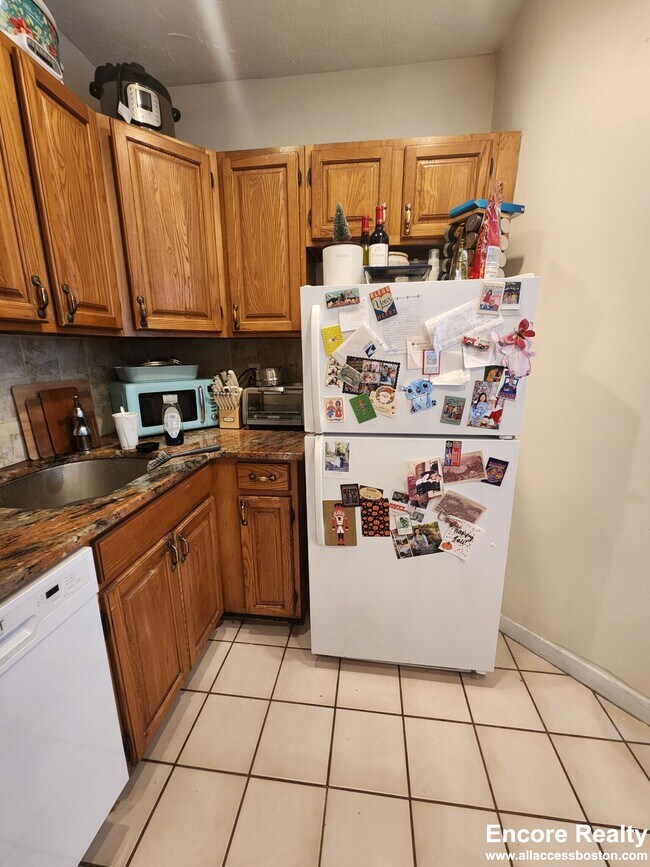 245 Kelton St unit 240-3, Allston, MA 02134 - photo 5