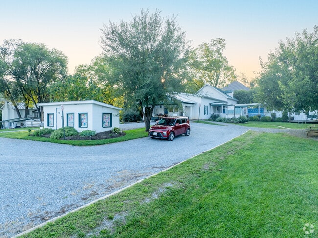 Village Montessori Bluemont