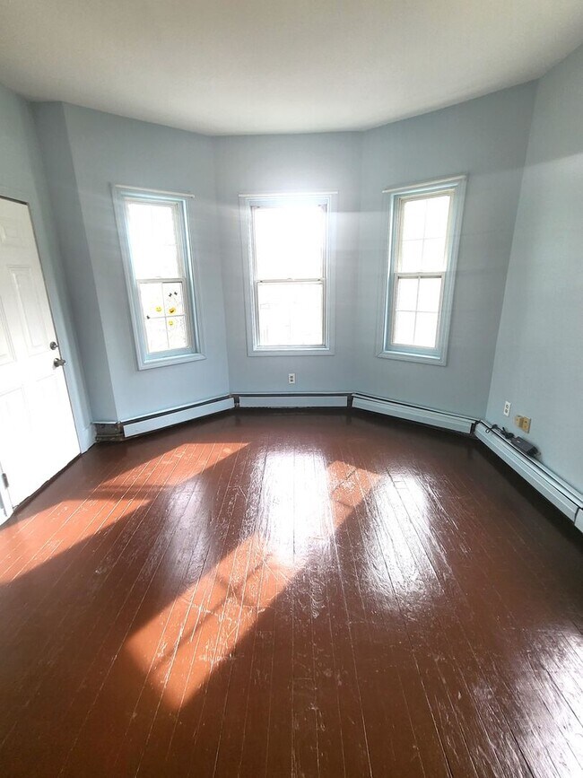 97-99 Alverson Ave unit 2, Providence, RI 02909 - photo 4