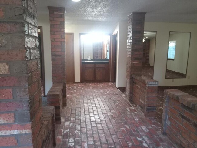 312 Christopher Todd Dr, Moore, OK 73160 - photo 7