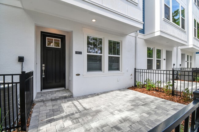 6605 N Nebraska Ave unit 14, Tampa, FL 33604 - photo 2