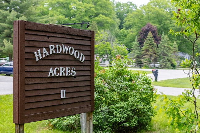 Hardwood Acres community lends a private secluded feel with nearby access to lakeside amenities.