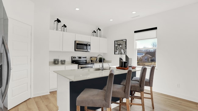 2412 Dillon Dr, Greenfield, IN 46140 - photo 4