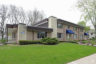 1674 Lake Point Dr, Madison, WI 53713
