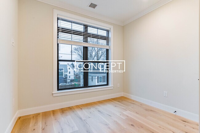 151 Everett St unit 303B, Boston, MA 02134 - photo 4