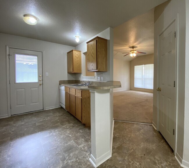 2703 Vernice Loop unit B, Killeen, TX 76549 - photo 6