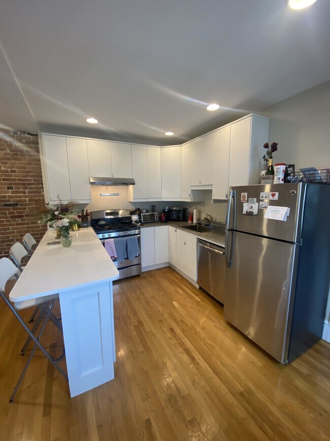 18 Chandler St unit 2, Somerville, MA 02144 - photo 2