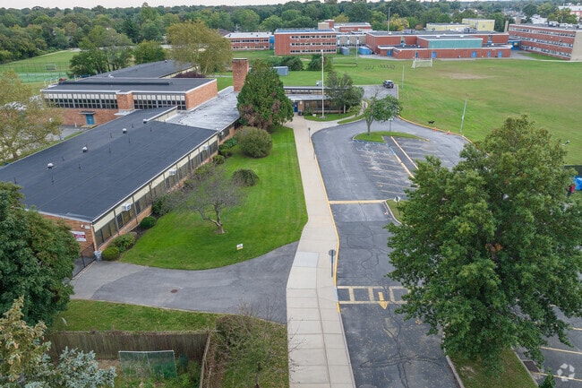 Brookside Elementary School has students in grades K-5.