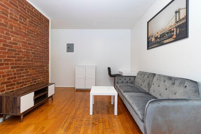 238 E 95th St unit ID1058693P, New York, NY 10128 - photo 5
