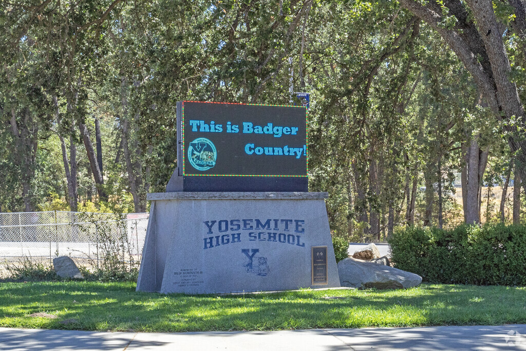 Welcome to Yosemite High School in Oakhurst.