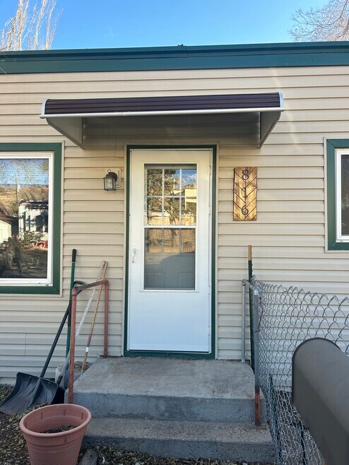 816 Alder St unit 816, Rawlins, WY 82301 - photo 1