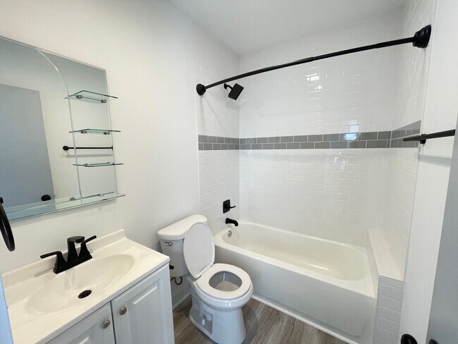 2275 W 11th St unit Up, Cleveland, OH 44113 - photo 6