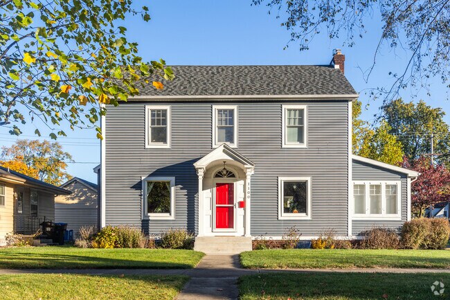 There are a number of colonial style homes in Strong.
