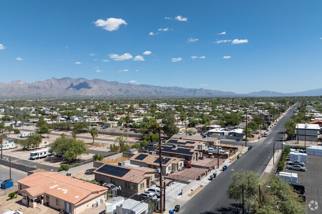 Balboa Heights sits in the valley, with a 45 minute drive to scenic Mount Lemmon.