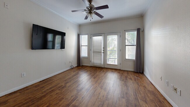 Texan Shoal Creek unit 206, Austin, TX 78705 - photo 2