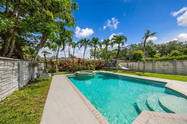 5781 SW 25th St, Miami, FL 33155 - photo 4