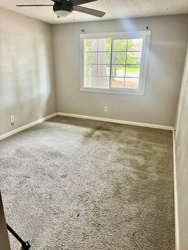 3429 Adams Ln, Redding, CA 96002 - photo 6