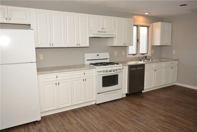 85 Richard St, Cranston, RI 02910 - photo 5