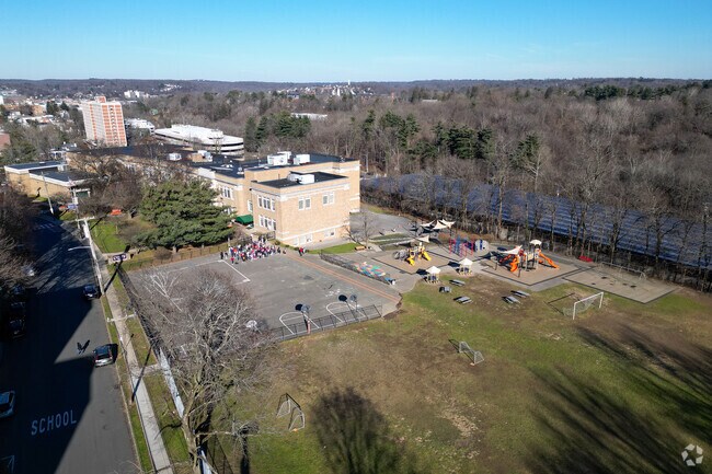 Mamaroneck Avenue School is an elementary school.