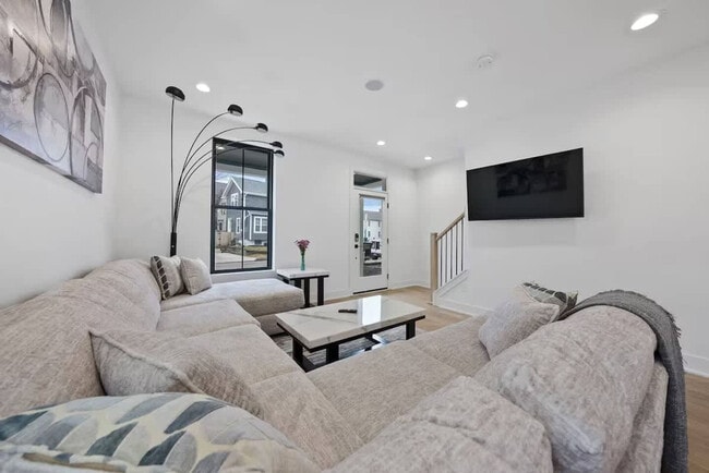 994 N 6th St unit ID1265652P, Columbus, OH 43201 - photo 2