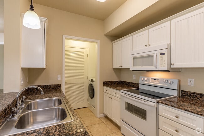 1BR, 1.5BA - Balcony