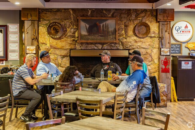 Take a break from golfing and try out the Old Greenwood Barbecue in Sunken Gardens Golf Course.