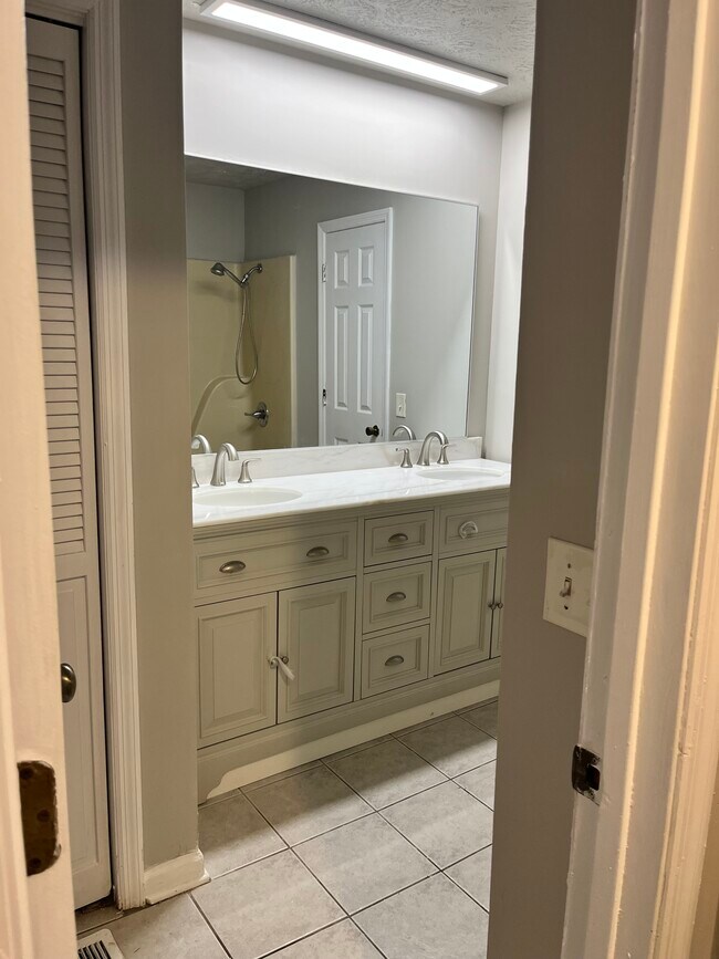 Bathroom vanity