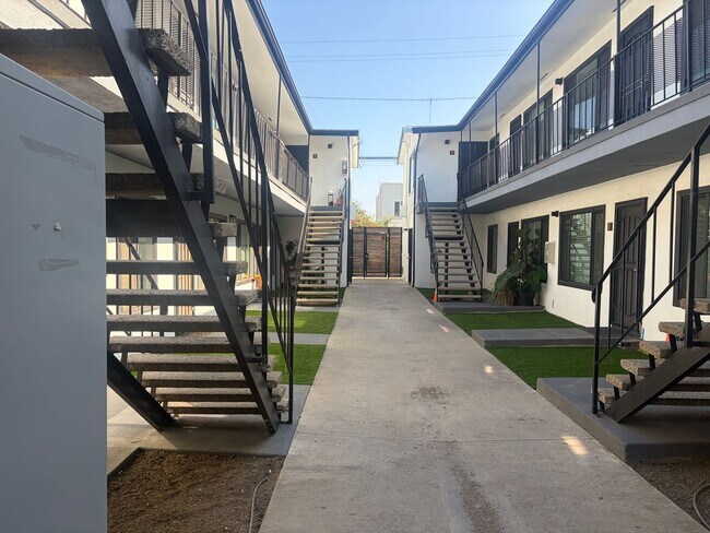 910, Long Beach, CA 90804 - photo 3