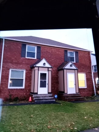1528 Luxor Rd, Cleveland, OH 44118