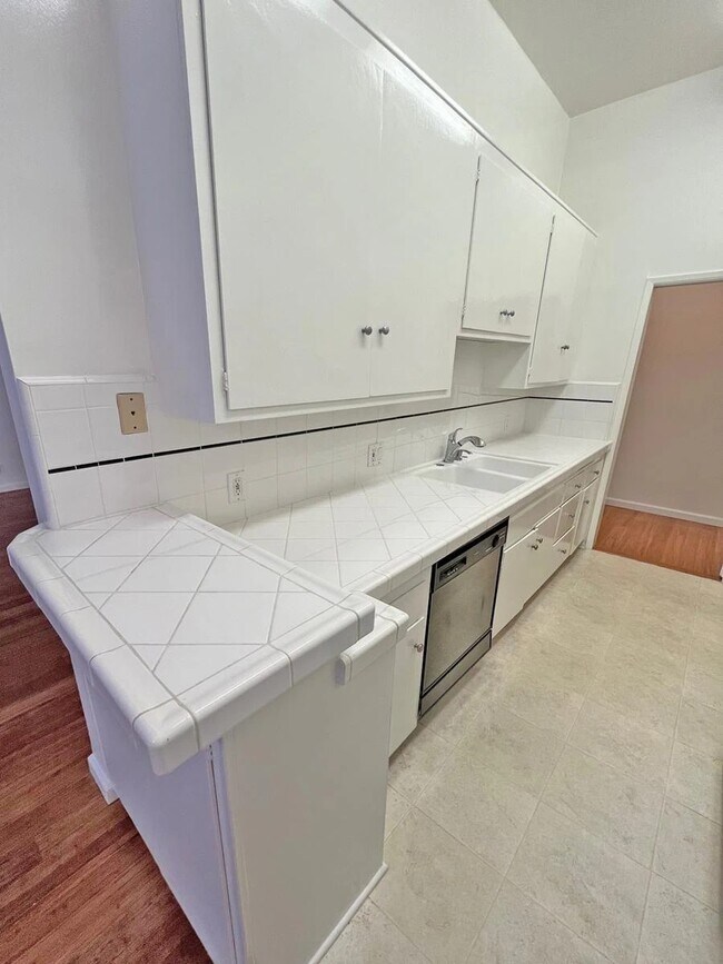 11936 Darlington Ave unit 101, Los Angeles, CA 90049 - photo 5