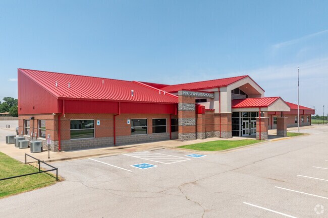 Hinton High School has a B rating on Niche.
