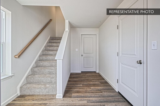 1043 Ellie Ln W, Harrisburg, PA 17112 - photo 3