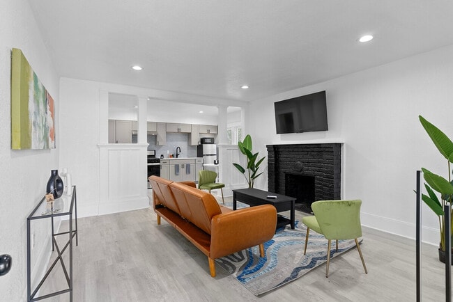 316 E Amelia St unit ID1363947P, Orlando, FL 32801 - photo 2