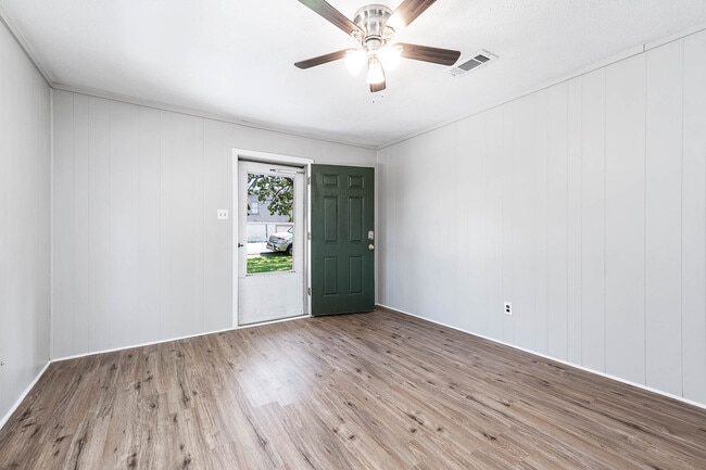 4111 Victoria Ave, Dickinson, TX 77539 - photo 4