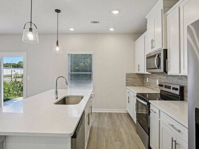 1347 Bluffton Cir, Clarksville, TN 37043 - photo 6