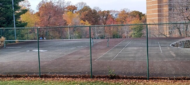 Idylwood Towers unit 812E, Falls Church, VA 22043 - photo 4