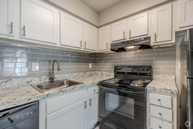 2BR, 2BA - 1,285SF - Kitchen