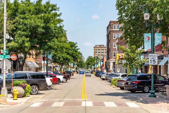 Nearby Phillips Ave has endless shopping and dining options for Hayes Historic District locals.