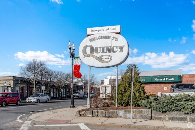 A beautiful sign Welcomes you to Quincy Center.