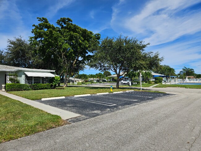 277 High Point Ct W unit D, Delray Beach, FL 33445 - photo 4