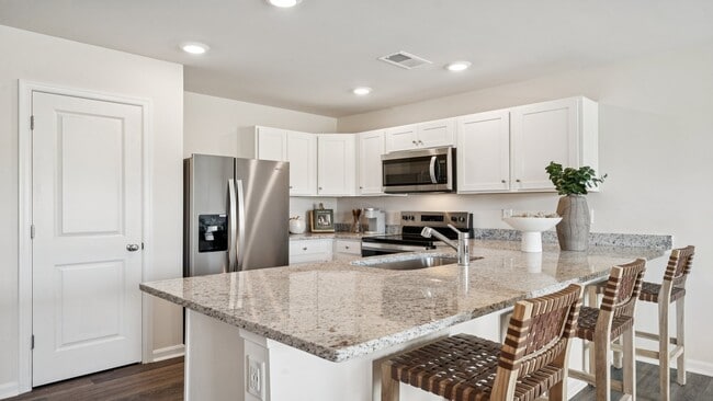 252 Camden Dr, Waynesboro, VA 22980 - photo 7