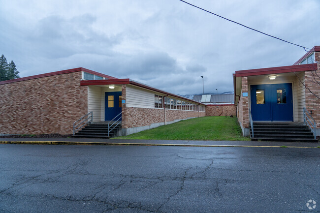 A view of classrooms on the side of the school.