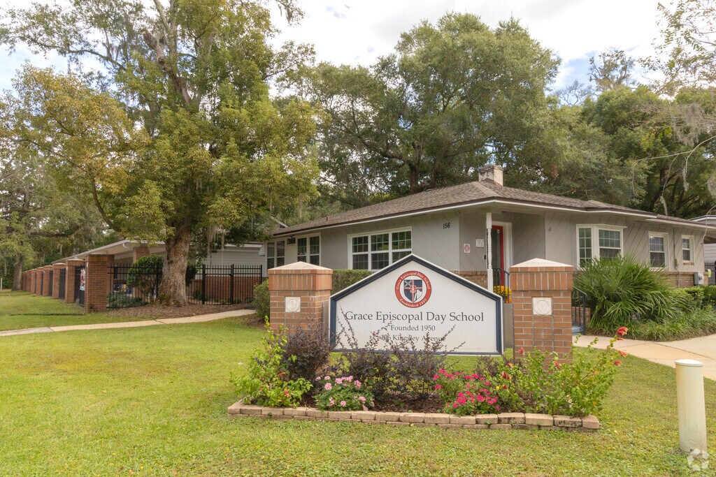 Grace Episcopal Day School provides private education in the neighborhood of 
Orange Park.