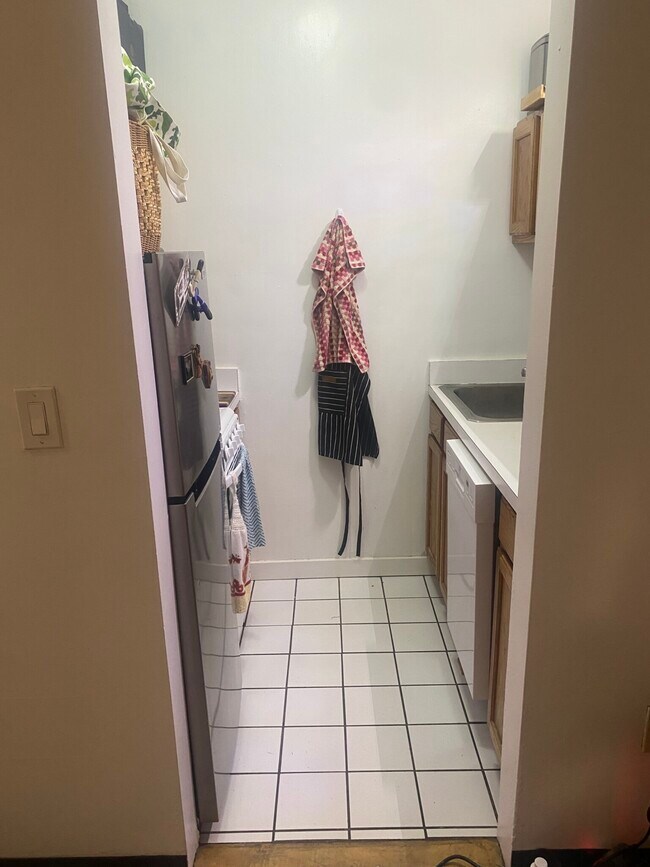 36 Edgerly Rd unit 2, Boston, MA 02115 - photo 3